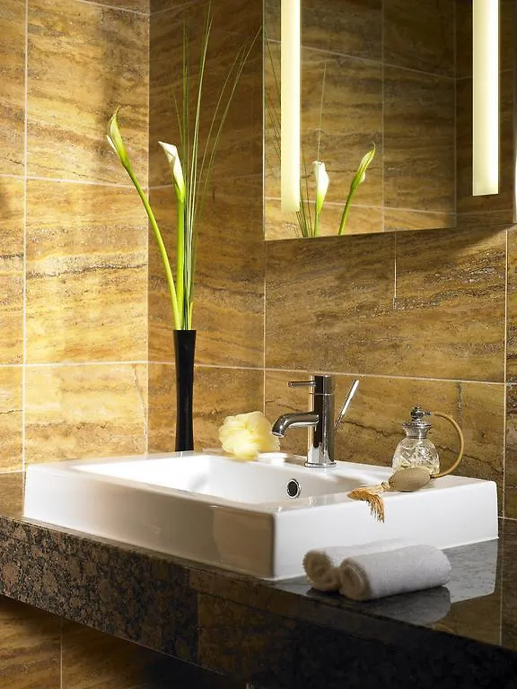 Hotel Westport Plaza Hotel, Spa & Leisure